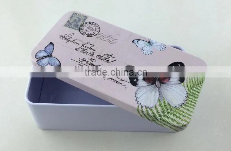 Empty lip balm tin container