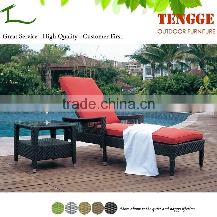 TG15-0261 Pool side sythetic rattan wicker lounge chair with desk