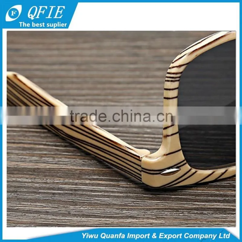 Hot selling fashion grain design imitation wood sunglasses with custom Logo
