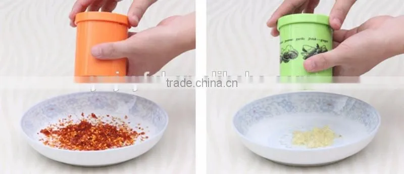 2017 New arrival kitchen tools manual dry fruit nut grinder