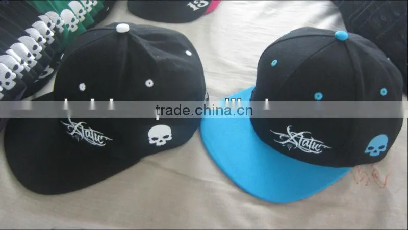 BLACK/WHITE/PLAID FLAT BRIM FLEXFIT HAT CAP SZ S/M