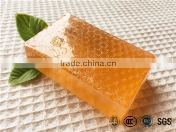 Daily moisturizing and whitening soap with honey essence