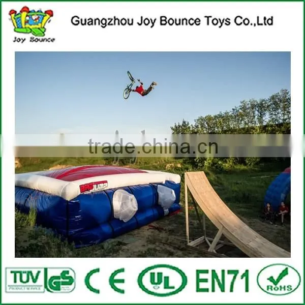 big jump stunt air bag with inflatable jumping platform