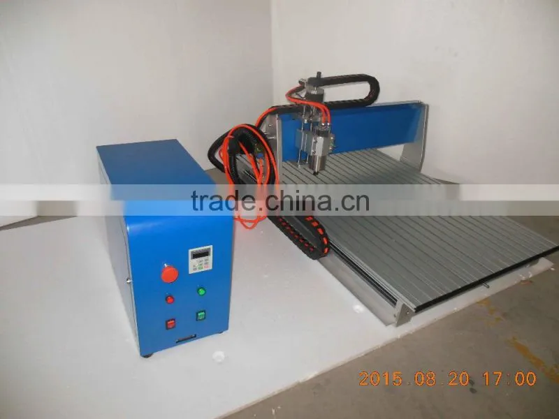 professional factory CNC Router with 800W spindle working on wood