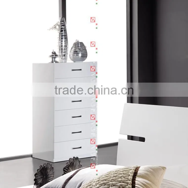 Modern Bedroom White Lacquer Exterior Queen size bed Crystal furniture B513