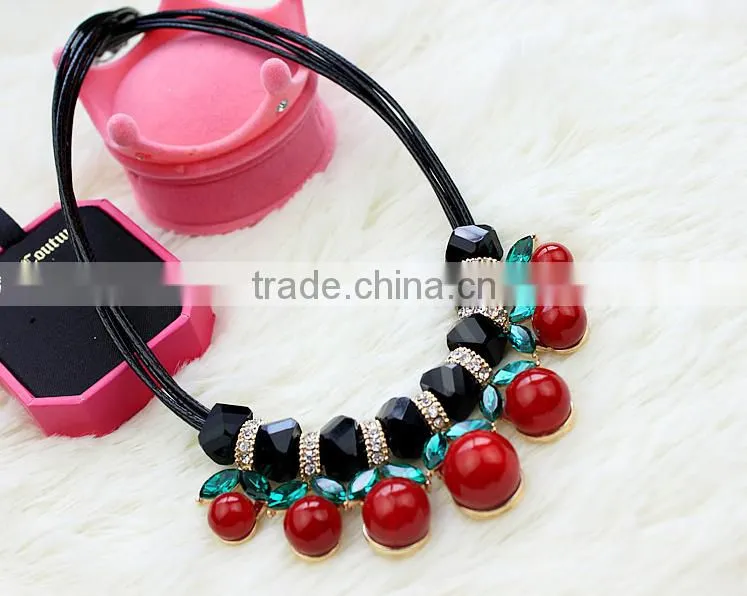 Wholesale price stocks leather chain necklace beautiful resin pendant necklace