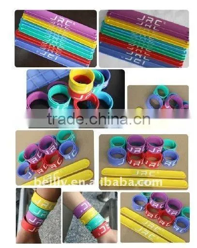 Cartoon Customized Silicone snap bracelet Slap on bands factory