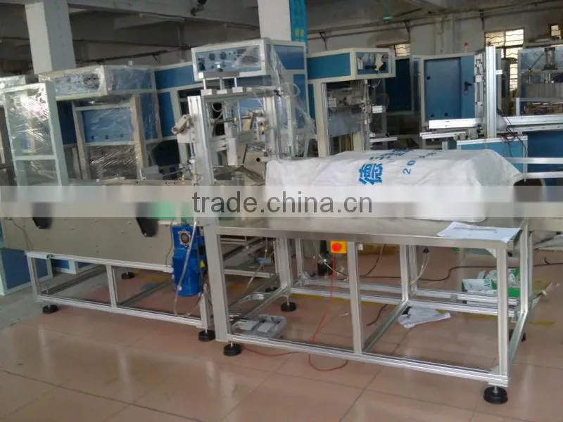 Bagging machine for empty bottle