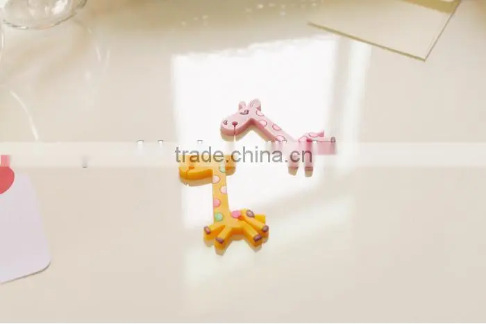 2016 Hot Selling Mini Giraffe Shape Silicone Rubber Headphone Cable Tidy Winder