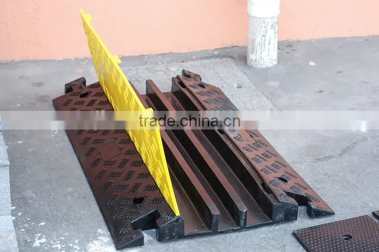 Lower Factoty Price 900*600*75mm Soft Flexible 3channels Rubber heavy duty cable protector