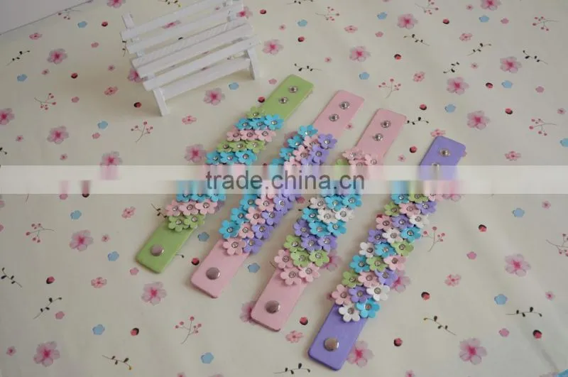 Wholesale Multiple Color Leather Bracelet with Flowers