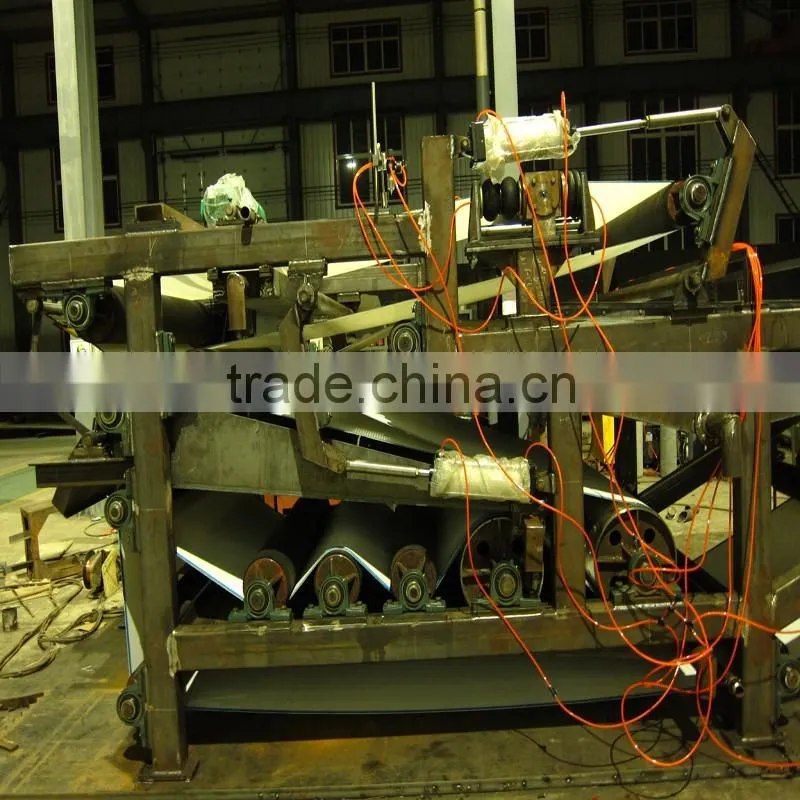 Sludge dewatering decanter centrifuge