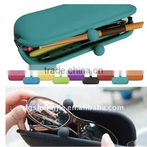 2011 Fashion and portable silicone bag cosmetic bag