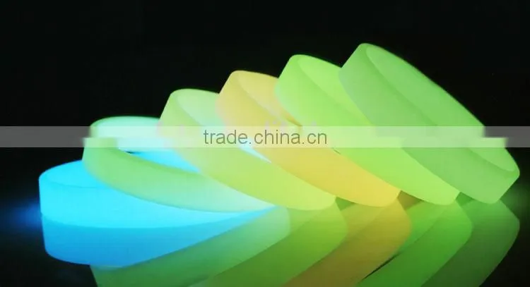 glow in dark wristbands