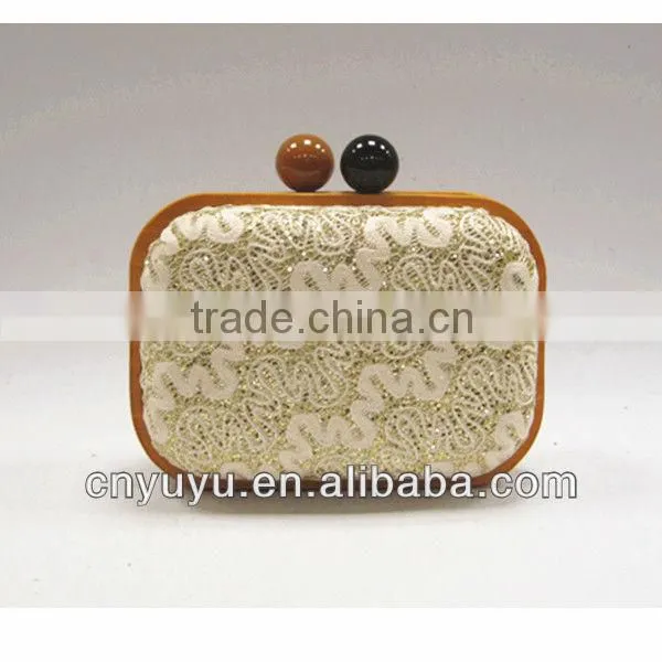 Glitter woody hard case box clutch with kiss clasp