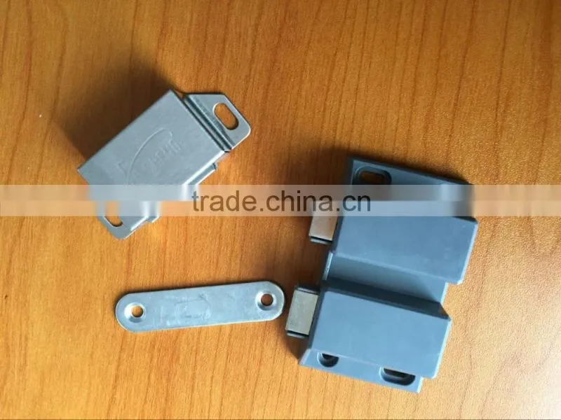Good quality Cabinet magnetic catch cabinet roller catch