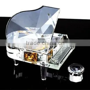 2016 Charming decorative crystal piano