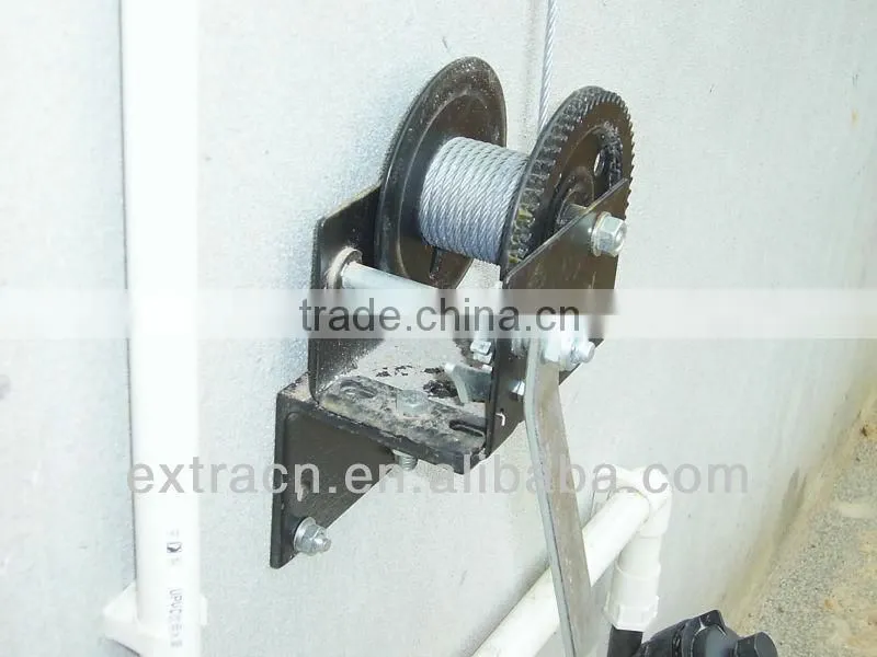 Curtain system for swine farm