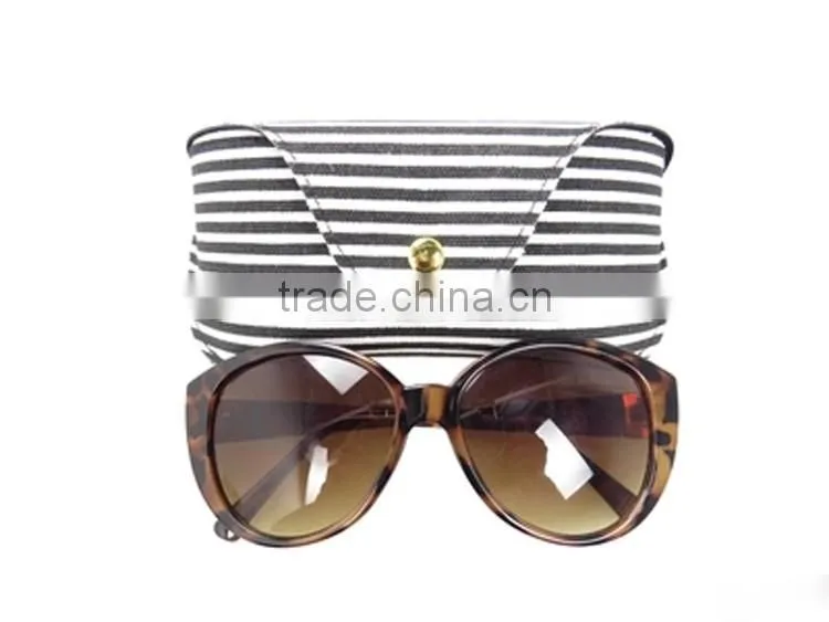 Trendy engraved glasses case