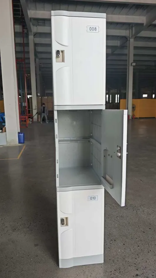 plastic-locker (2).png