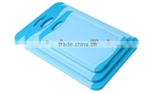 Non-slip Antimicrobial TPE Handle Plastic Cutting Board