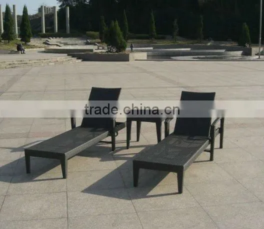 Adjustable outdoor rattan daybed lounger