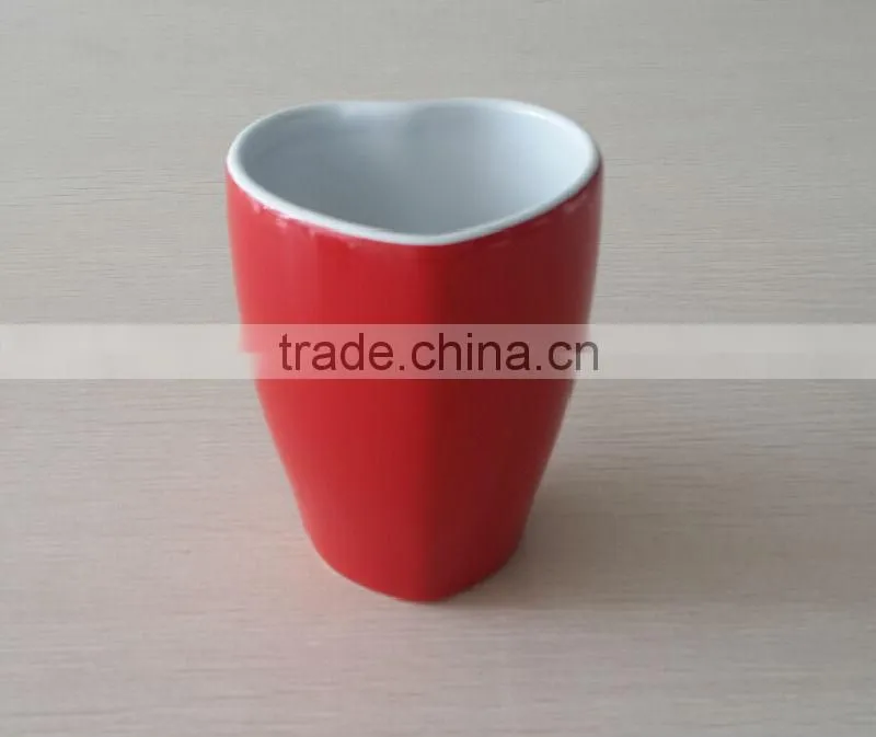 Factory bulk sale gift ceramic heart shape mug with spoon in handle