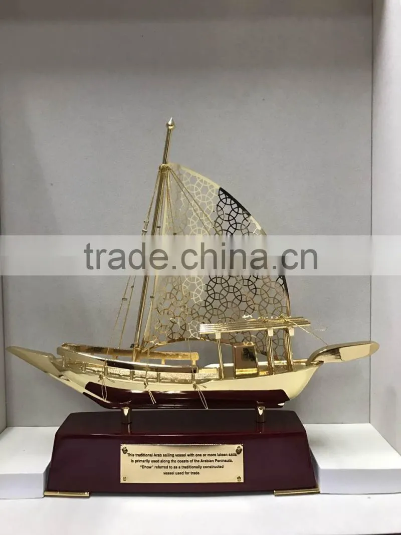 2017 NEW Style High Quality Beautiful Real Gold plated Dhow with Souviner Gift