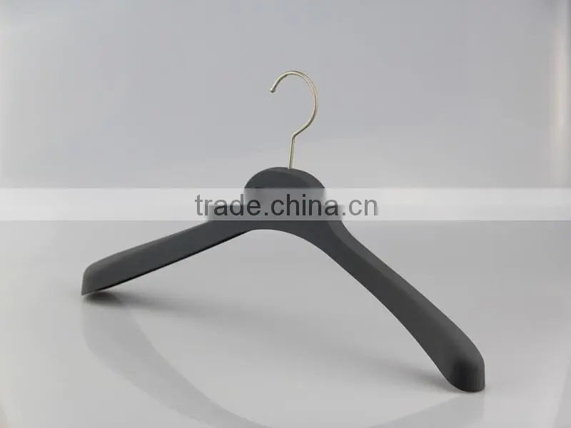 black popular rubber hanger with anti-slip rubber for coats