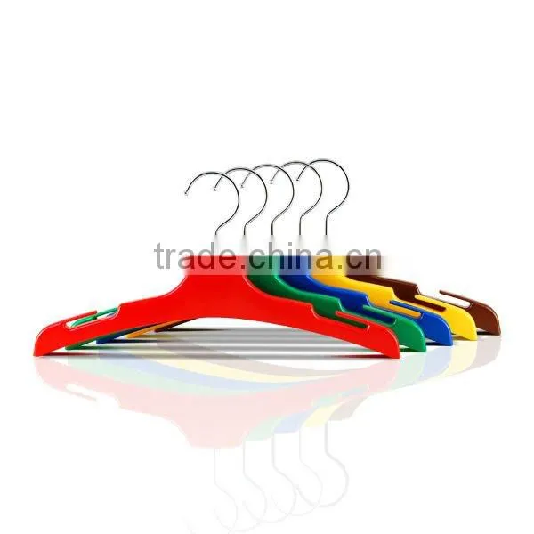 Japanese Durable Plastic Kids' Hangers in Five Colors for Luxury Sports Wear