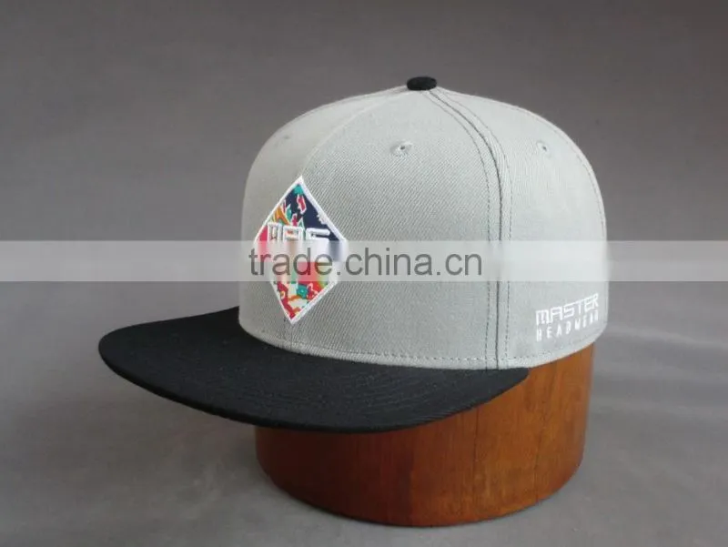 Custom 100% cotton 6-panel snapback cap with front embroidery