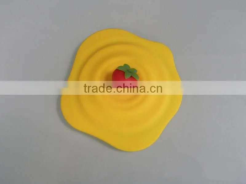 2014 New creative Cartoon thermal porcelain cup with silicone lid
