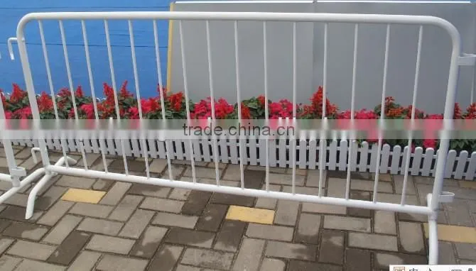 Crowd control barrier