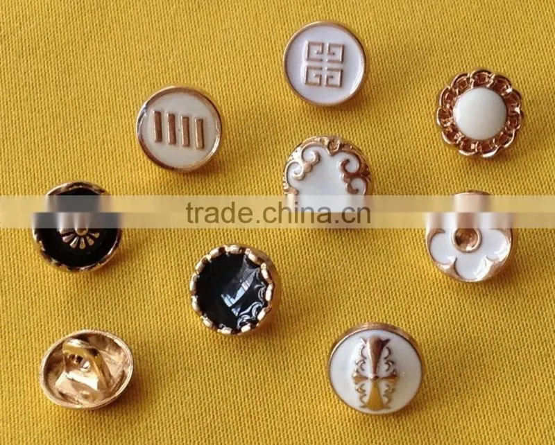 16L White Or Black Enamelled Metal Shank Button -- M1874