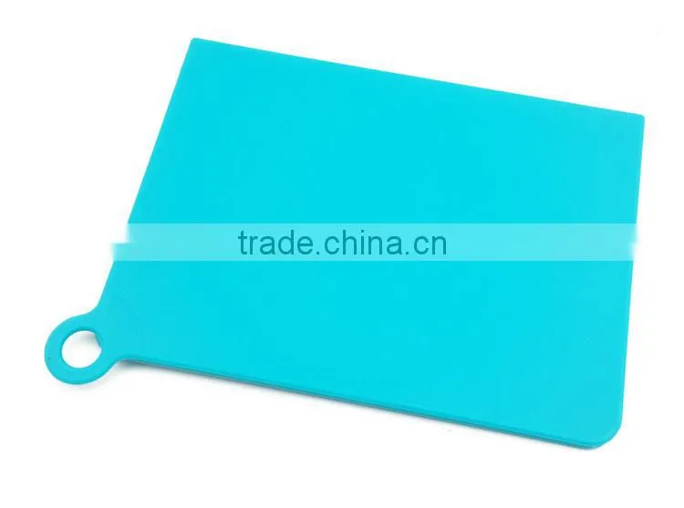 Kitchen helper plastic round chop chop cutting board