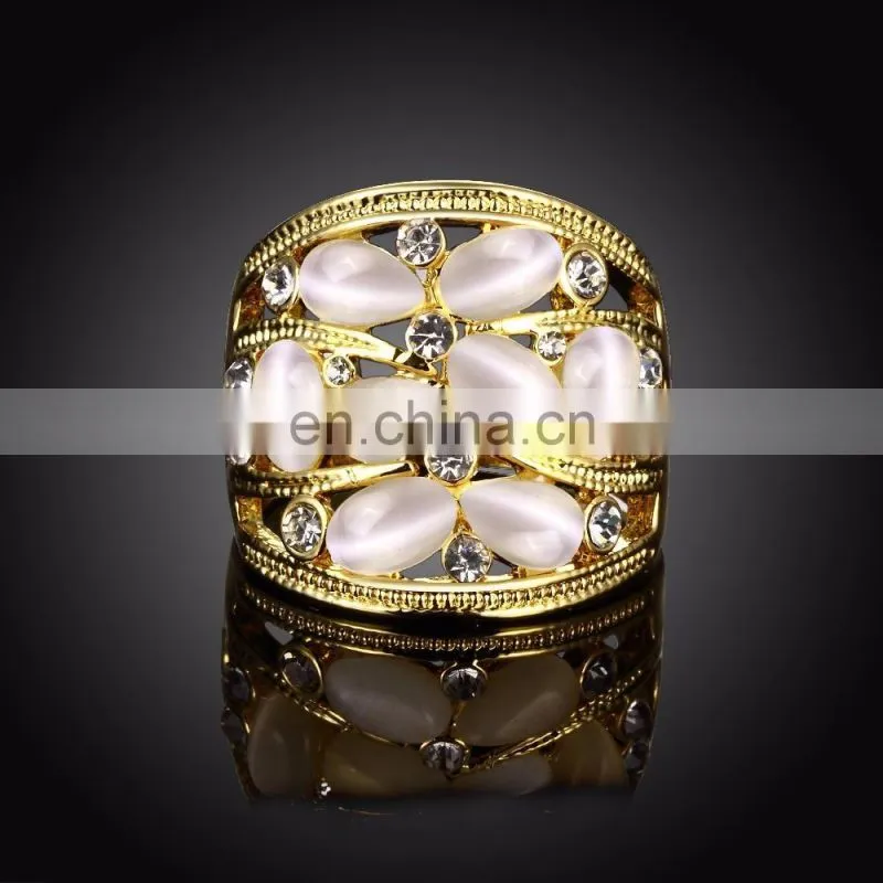 Wholesale Classic OEM/ODM Diamond Wedding Rings Crystal Gold Plated Yellow Rings Design for Ladies