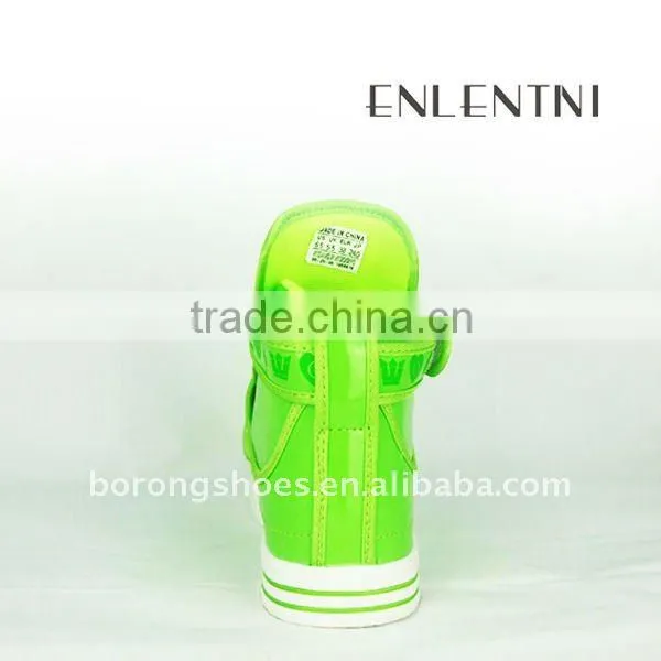 Chinese manufacturers wholesale men's fashion leisure sports shoes