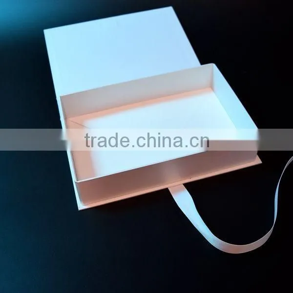 Logo costom folding box white board ribbon closures