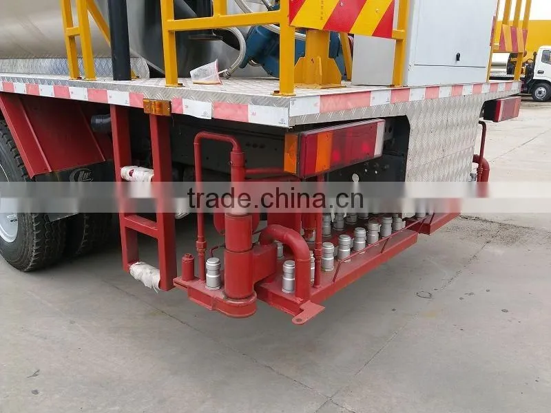 Howo 4x2 asphalt sprayer truck 10cbm bitumen sprayer truck truck mounted bitumen sprayer for sale