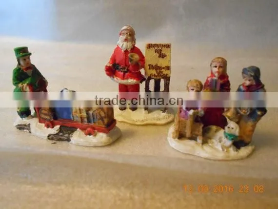 Set of 5 Christmas Village Houses & 6 People Figurines