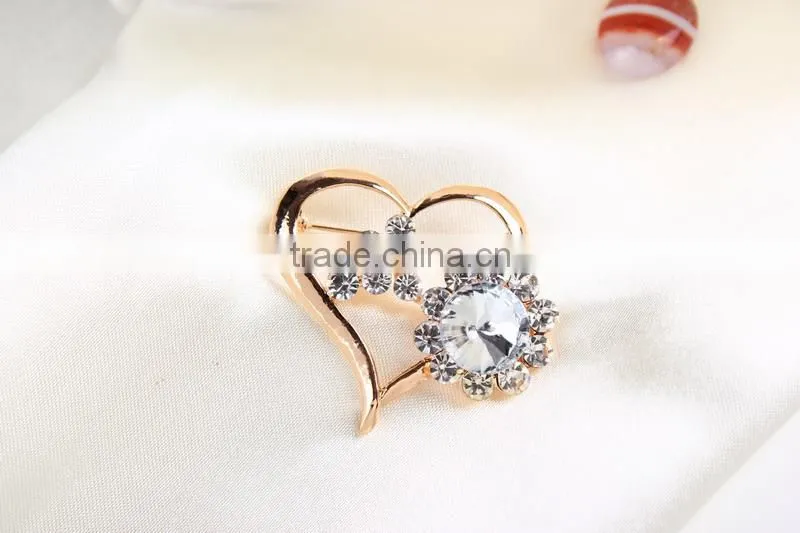 Fashion crystal butterfly brooch