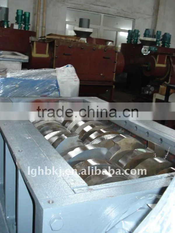 waste tire shredder device
