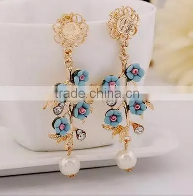 Latest design hot sale beautiful flower with pearl pendant earring
