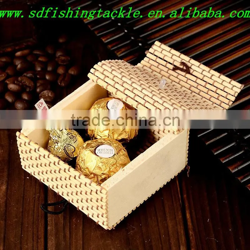 OEM and ODM round plastic candy packaging gift box for wedding