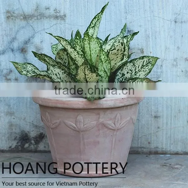 Quality Terracotta Pot Outdoor , Vietnamese Ceramic Planter Garden Decor