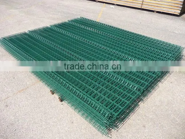5ml green vmesh fencing with posts and fixings of 2.4 by 2.5
