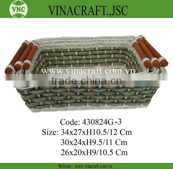Wicker garden planter with plastic liner