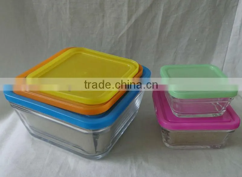 Different sizes glass bowls With mixing lids