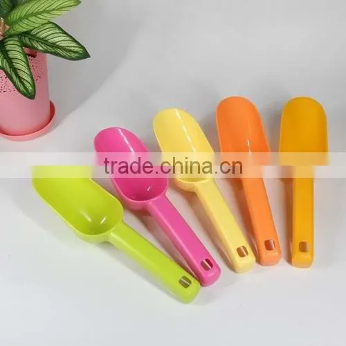 sand shovel digging toy