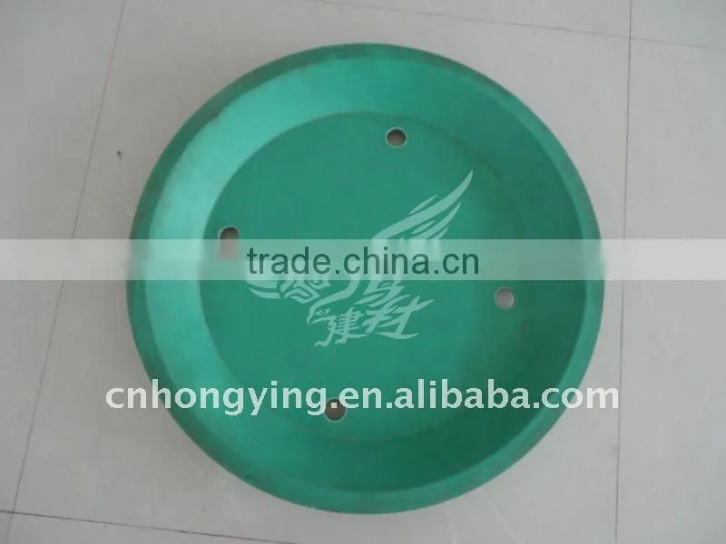 Round plastic composite manhole cover